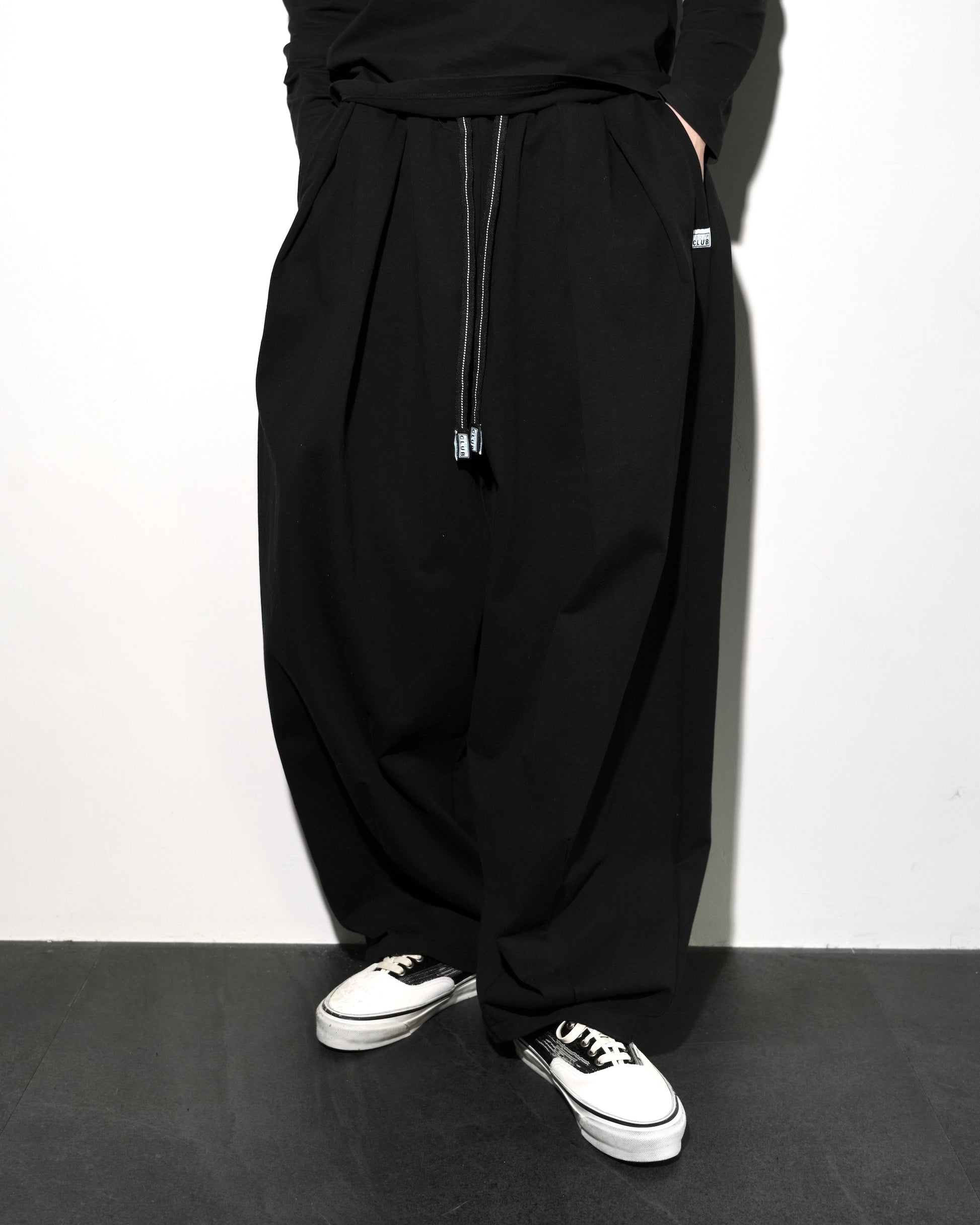 BLACK_03
